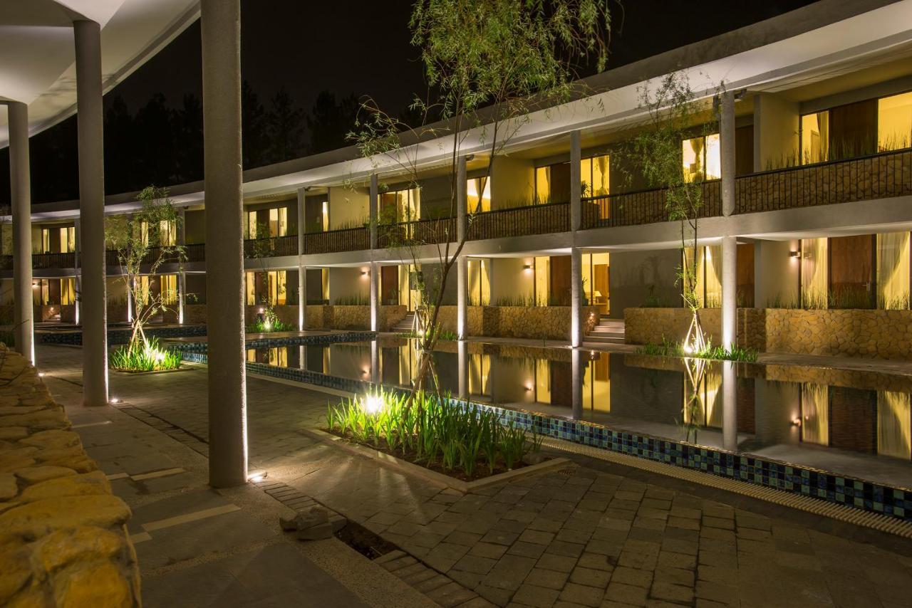 Hotel Neo+ Green Savana Sentul City Bogor Exterior foto