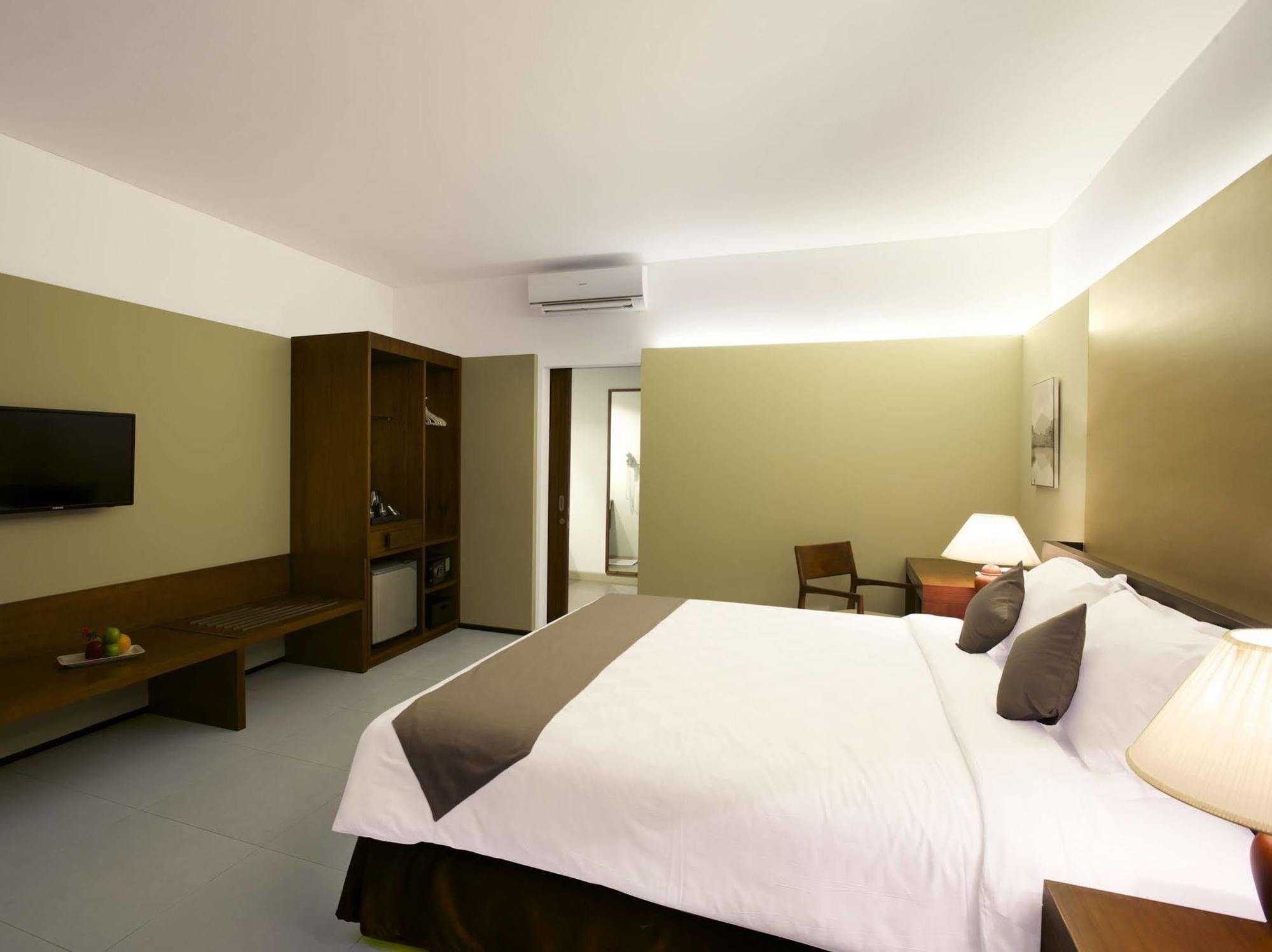 Hotel Neo+ Green Savana Sentul City Bogor Exterior foto