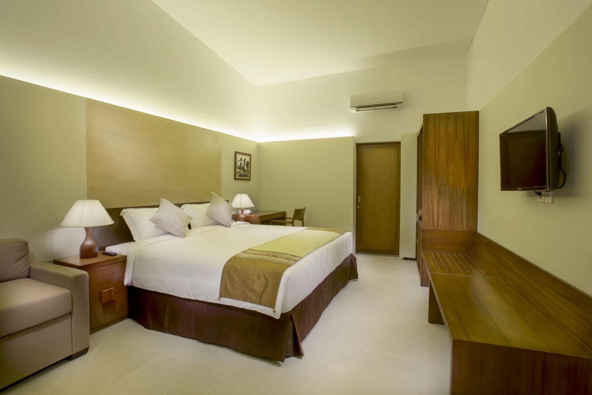 Hotel Neo+ Green Savana Sentul City Bogor Exterior foto
